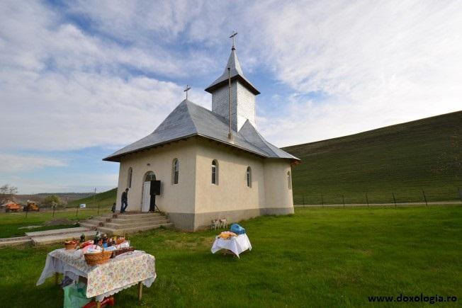 Biserica - vedere exterioară
